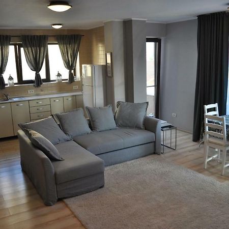 Sleep & Fly Apartment Otopeni Buitenkant foto