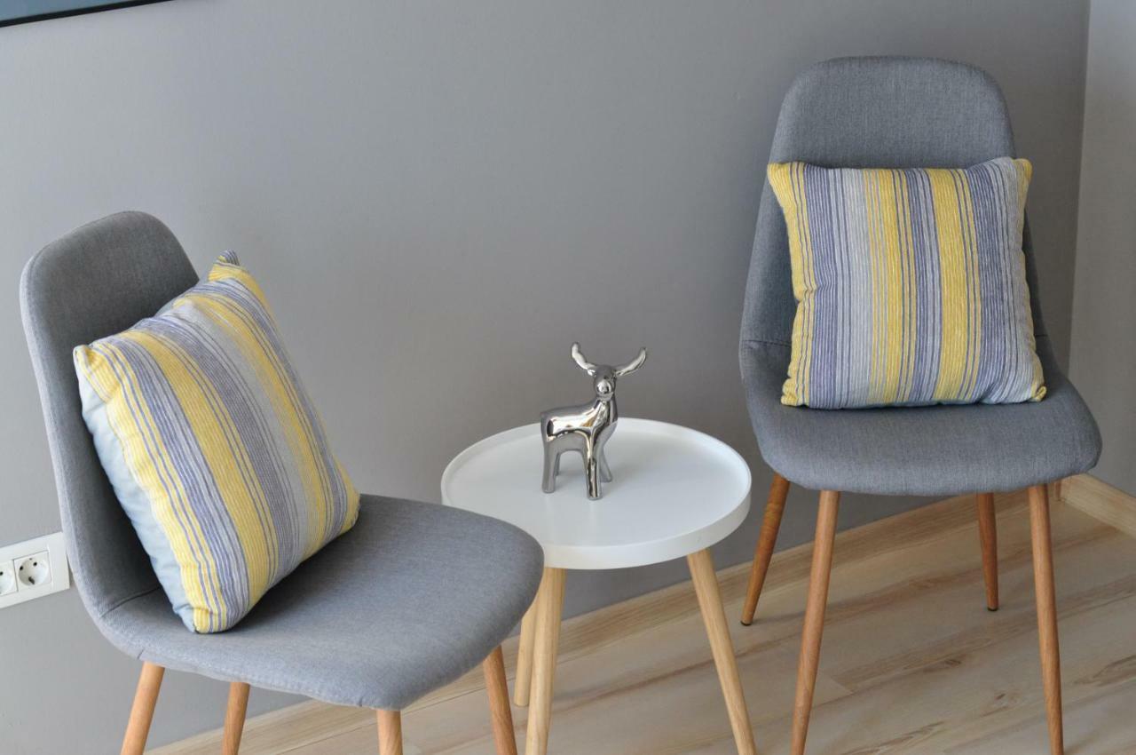Sleep & Fly Apartment Otopeni Buitenkant foto