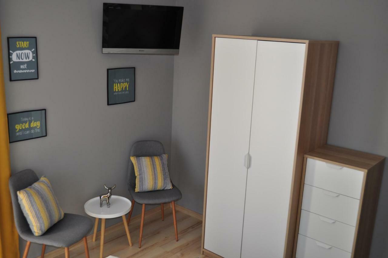 Sleep & Fly Apartment Otopeni Buitenkant foto