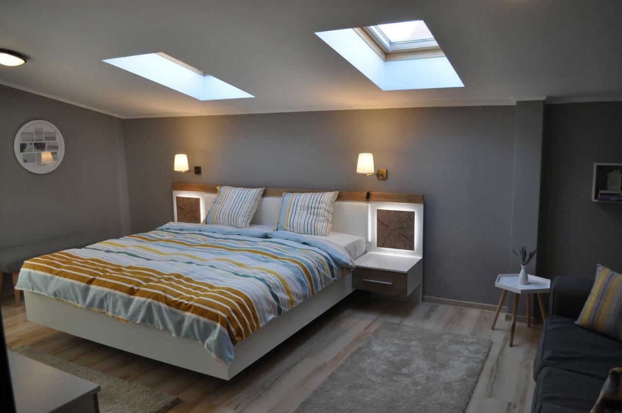 Sleep & Fly Apartment Otopeni Buitenkant foto