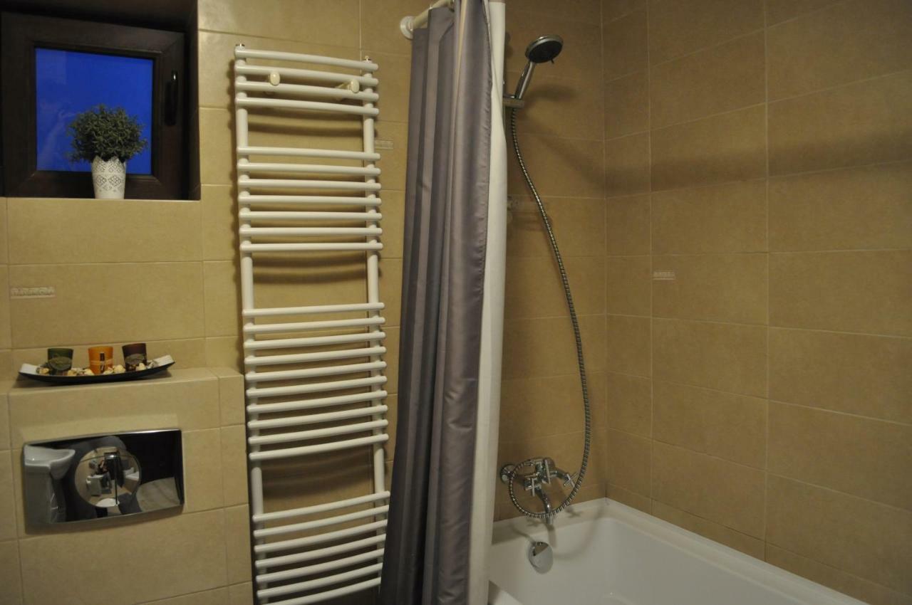 Sleep & Fly Apartment Otopeni Buitenkant foto